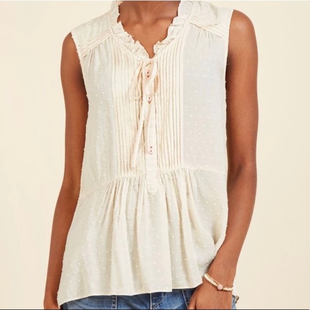 Favor-Intensive Sleeveless Top